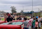 Voluntários de Itapuí promovem festa das crianças em praça  pública, no bairro Padre Arlindo