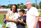 Alunos do Projeto “Formando Mais Que Atletas” recebem tênis e chuteiras novos em Itapuí