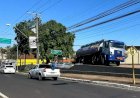 Caminhão-tanque desgovernado invade Rodrigues Alves, em Bauru