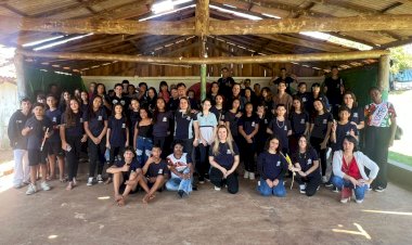 Estudantes da Escola Ephigênia visitam aldeia indígena em Avaí