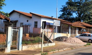 Creche Rachel: Vereadores expõem crianças sem banho por desabastecimento hídrico, caixa d’água de amianto e risco em obra inacabada; Diretoras de Educação e Obras garantem higiene e segurança dos alunos