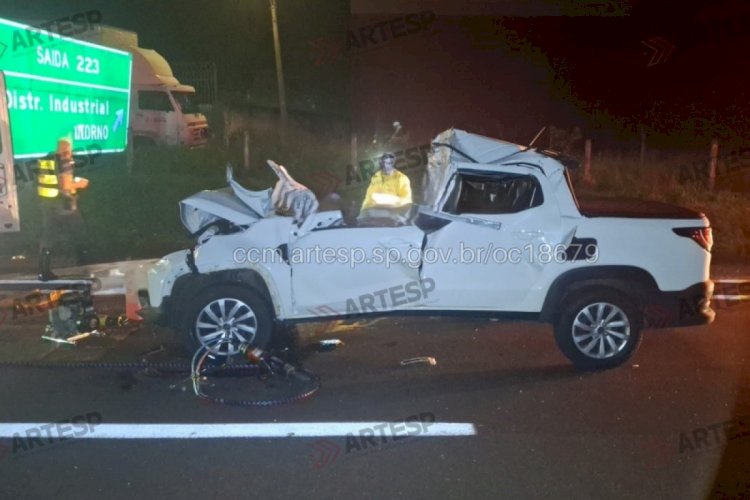 Motorista morre após bater caminhonete na traseira de caminhão em Pederneiras