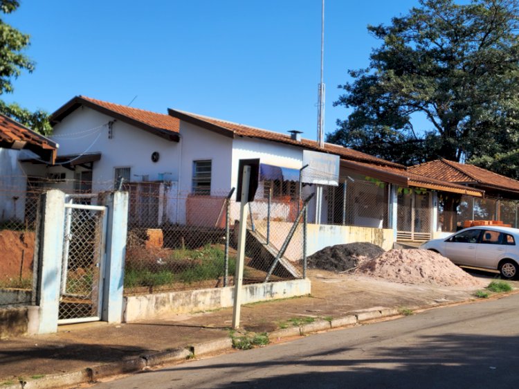 Creche Rachel: Vereadores expõem crianças sem banho por desabastecimento hídrico, caixa d’água de amianto e risco em obra inacabada; Diretoras de Educação e Obras garantem higiene e segurança dos alunos