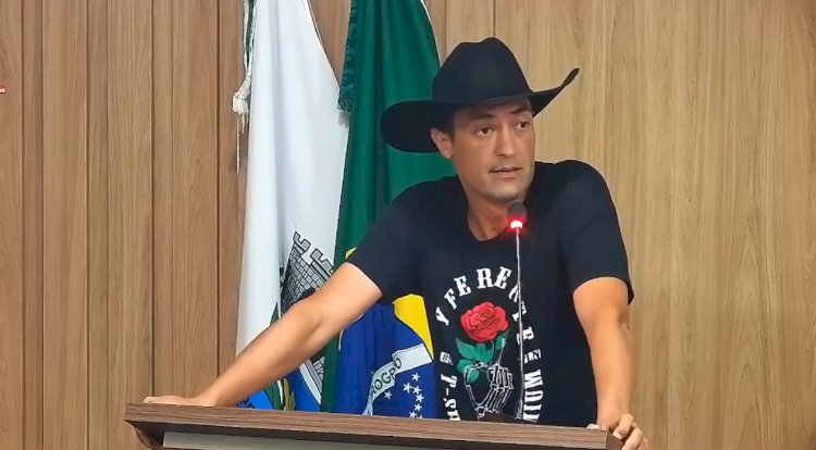 Vereador diz que vídeo viral em que aparece quebrando imagem de santa é antigo e confirma licença da Câmara de Torrinha para cuidar da saúde