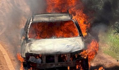Incêndio destrói caminhonete na zona rural de Guaranésia