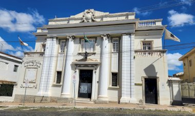 Prefeitura de Guaxupé instaura processo administrativo disciplinar e suspende servidor após furto de papel sulfite