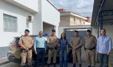 Guaxupé recebe nova viatura policial com identidade visual comemorativa aos 250 anos da PMMG