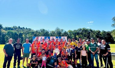 Juruaia conquista bicampeonato da Copa Amog de Futebol e celebra mais uma vitória histórica