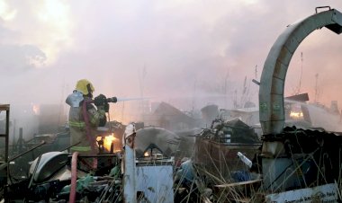 Incêndio de grandes proporções atinge ferro-velho às margens da MG-450 em Guaxupé