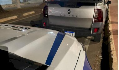 Polícia Militar recupera veículo furtado e flagra motorista com carro clonado em Guaxupé