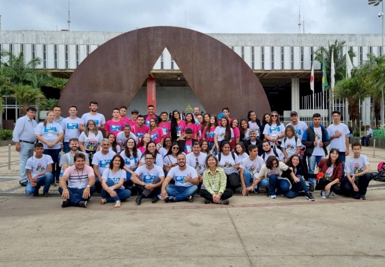 Estudantes da região participam de evento do Parlamento Jovem em Belo Horizonte