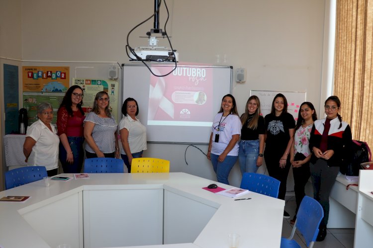 Escola do Legislativo de Guaxupé realiza roda de conversa do outubro rosa