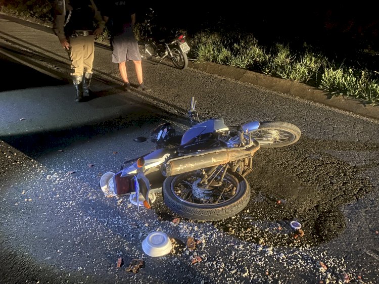 Motociclista fica ferido após atingir cavalo no anel viário, em Guaxupé