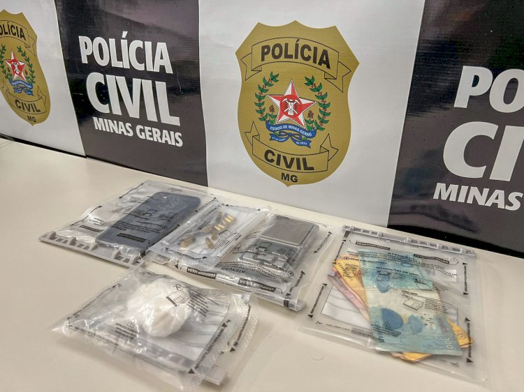 Polícia cumpre mandado de busca e prende jovem por tráfico de drogas, no bairro Angola, em Guaxupé