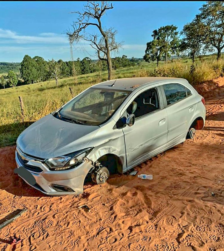 Morador de Guaranésia tem o carro depenado enquanto praticava escalada no Morro dos Dois Irmãos, em Monte Santo de Minas