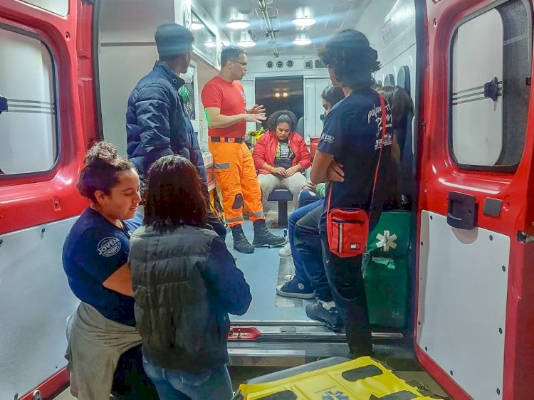 Parlamento Jovem de Guaranésia realiza visita ao 2º Pelotão do Corpo de Bombeiros de Guaxupé