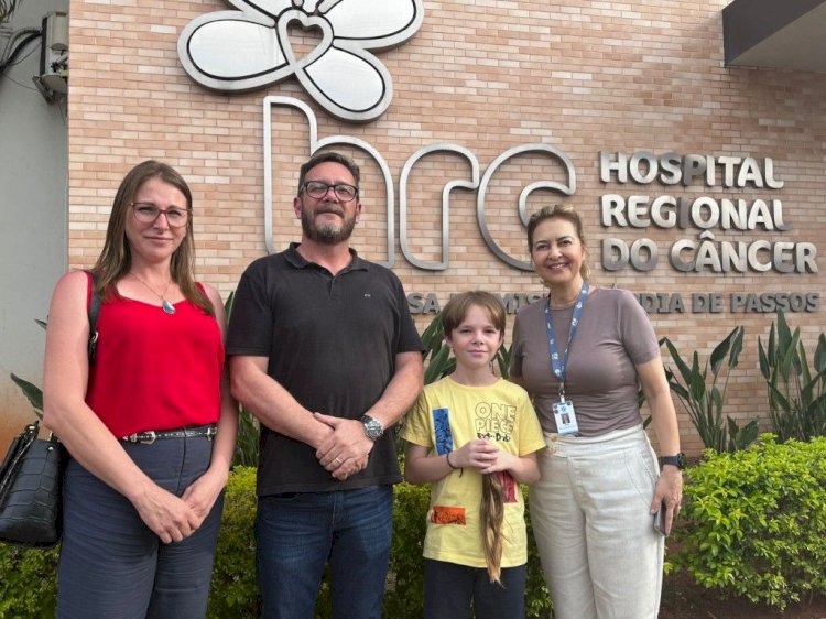 Garoto de 10 anos corta cabelo após três anos de crescimento para doar ao HRC