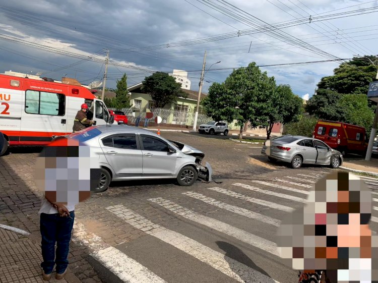 Acidente envolvendo três veículos deixa uma pessoa ferida em Guaxupé