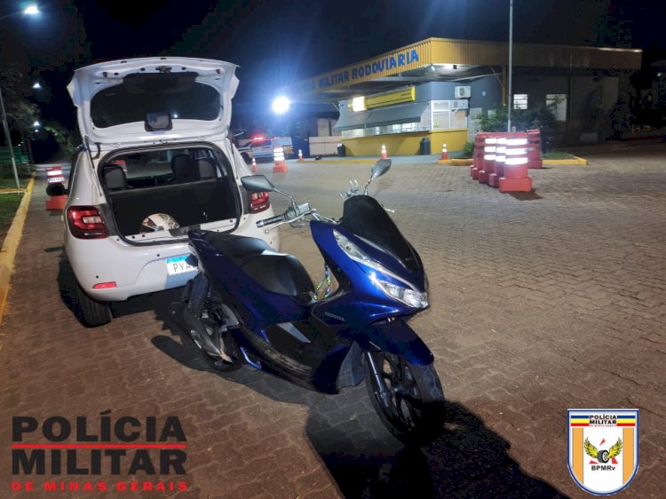 Em Guaxupé, homem é preso em flagrante com motocicleta furtada dentro de carro