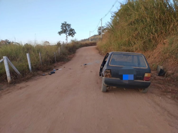 Capotamento na zona rural de Guaxupé deixa duas pessoas gravemente feridas