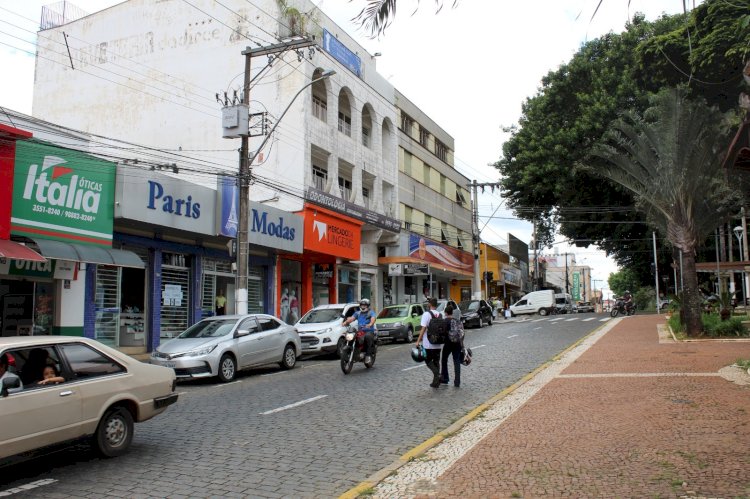 Lojistas de Guaxupé ajustam horários para atender consumidores no Natal