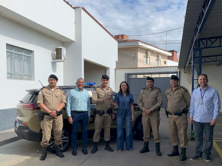 Guaxupé recebe nova viatura policial com identidade visual comemorativa aos 250 anos da PMMG