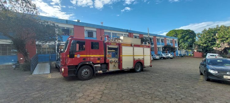 Bombeiros contêm princípio de incêndio na Escola ‘Ginásio’ em Guaxupé
