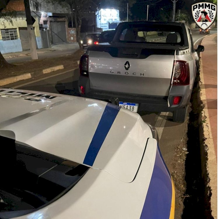 Polícia Militar recupera veículo furtado e flagra motorista com carro clonado em Guaxupé