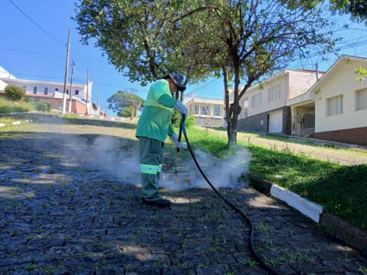 Prefeitura de Guaxupé inicia capina a vapor como alternativa sustentável na limpeza urbana