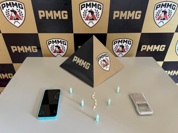 PM prende dois jovens por tráfico de drogas em praça de Guaranésia