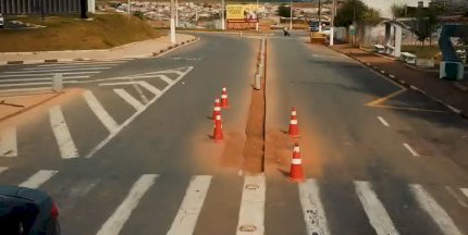 Obra na Avenida Presidente Tancredo Neves promete melhorar trânsito perto da UPA em Guaxupé