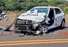 Motorista sofre corte profundo na face ao colidir com caminhão em Bariri
