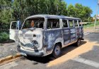 Kombi pega fogo após pane no motor em Bauru