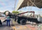 Caminhão desgovernado invade complexo desportivo em Bauru