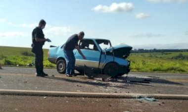 Colisão frontal deixa vítima fatal em Pederneiras