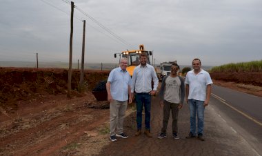 Recape asfáltico da vicinal Bariri-Itapuí tem início; obra de R$ 8,5 milhões foi intermediada pelo deputado Ricardo Madalena