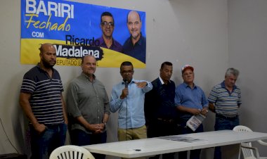 Deputado Ricardo Madalena se reúne com vereador Edcarlos, lideranças políticas e população de Bariri