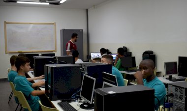 Associação Escolinha de Skate de Bariri oferece curso de informática gratuito