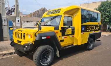 Boraceia recebe novo veículo para transporte estudantil