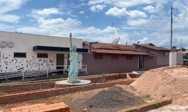 Prefeitura de Bariri volta atrás e retira réplica de Estátua da Liberdade de praça pública após assunto virar piada na internet