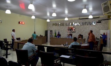 Quatro vereadores votam contra recebimento de denúncia que pedia a cassação de mandato do prefeito Abelardo Simões e processo é arquivado na Câmara de Bariri