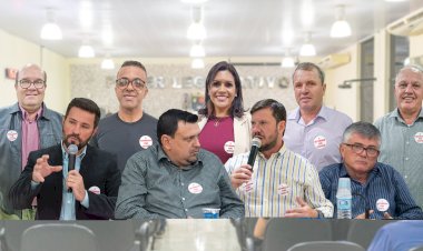 Projetos de lei do prefeito Abelardo Simões, mesmo em prazo final, não entram para votação na Câmara de Bariri; vereadores usam adesivos em apoio à enfermagem durante sessão marcada por duras críticas ao Executivo