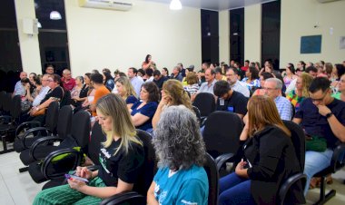 Audiência pública discute emendas impositivas e reúne mais de 80 pessoas; escolas expõem falta de itens básicos e abandono do Poder Público