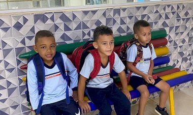 Mais de setecentos alunos retornam às aulas na Rede Municipal de Boraceia; prefeitura entrega uniforme e tênis