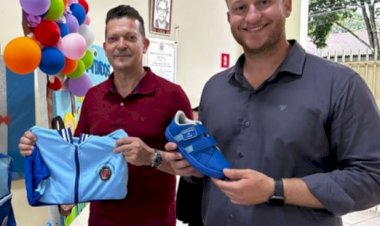 Prefeito Jerri entrega kits de material escolar, uniformes, mochilas e calçados para alunos da Rede Municipal de Itaju