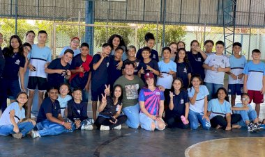 Escola Ephigênia recebe artistas circenses em projeto da disciplina eletiva