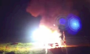 Carro pega fogo entre Bauru e Pederneiras