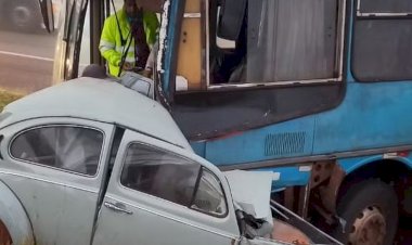 Colisão frontal entre fusca e ônibus na SP-304 mata idoso de 76 anos, em Mineiros do Tietê