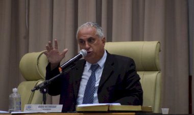 Justiça afasta Auro Octaviani da presidência da Câmara de Agudos durante instauração de CEI sobre suposto desvio milionário praticado pelo prefeito Fernando Octaviani