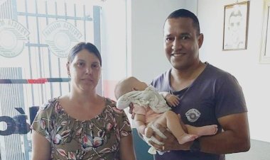 Bebê recém-nascida afogada com leite é salva pela PM de Bariri